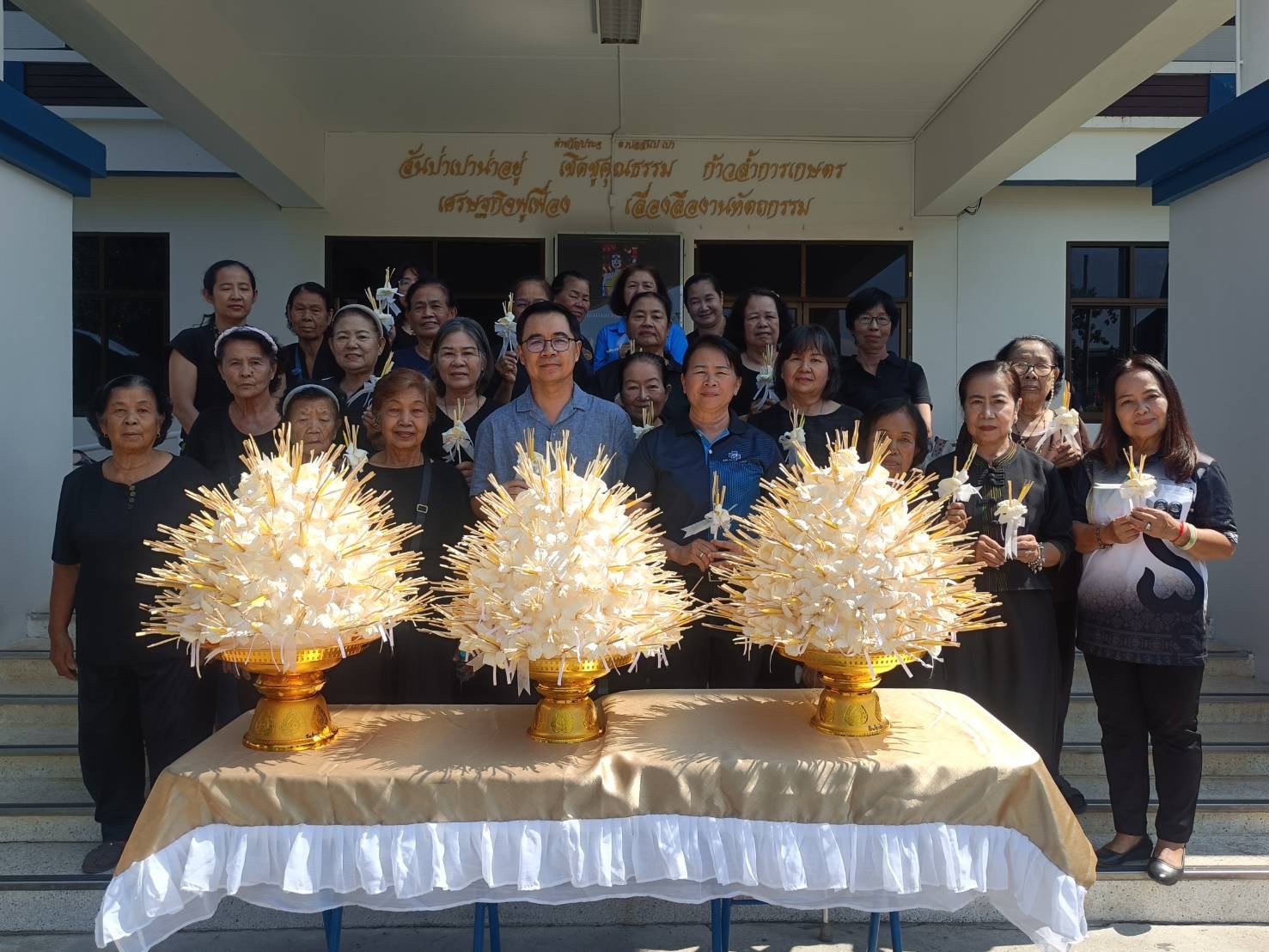ขอขอบคุณจิตอาสาทุกท่านที่ร่วมแรงร่วมใจในการประดิษฐ์ดอกไม้จันทน์ เนื่องในงานพระราชพิธีถวายพระเพลิงพระบรมศพ สมเด็จพระนางเจ้าสิริกิติ์ พระบรมราชินีนาถ พระบรมราชชนนีพันปีหลวง